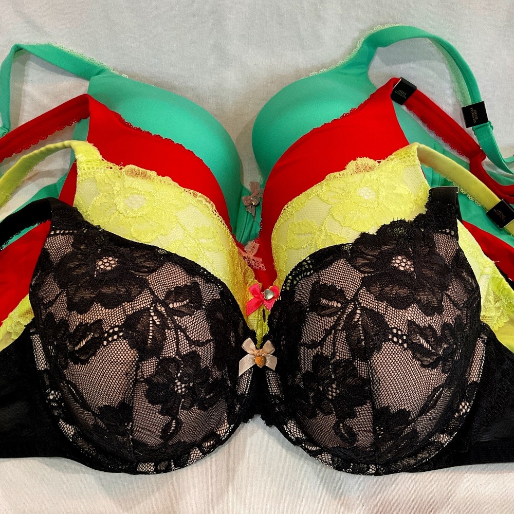 Victoria’s Secret underwire Body by Victoria w/lace bra - sz 36DD - NWT